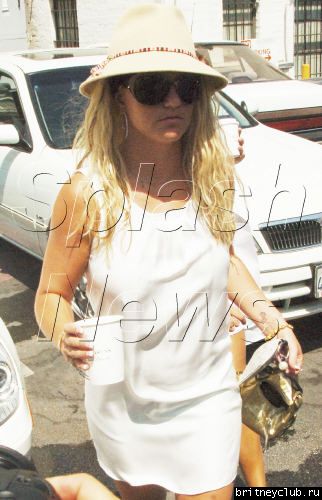 Бритни после посещения магазина Рона Германа в Беверли Хилзbritney-shopping03.jpg(Бритни Спирс, Britney Spears)
