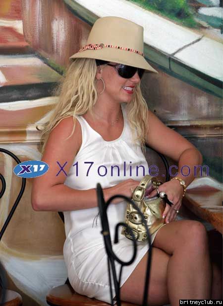 Бритни после посещения магазина Рона Германа в Беверли Хилзbritney-shopping21.jpg(Бритни Спирс, Britney Spears)
