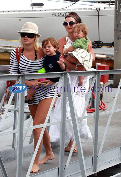 http://www.britneyclub.ru/i/2007/07/23/britney-jayden10.jpg