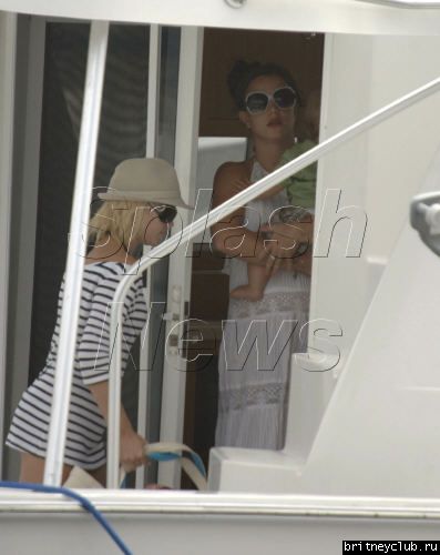 Бритни с детьми отдыхают на яхтеbritney-yacht49.jpg(Бритни Спирс, Britney Spears)