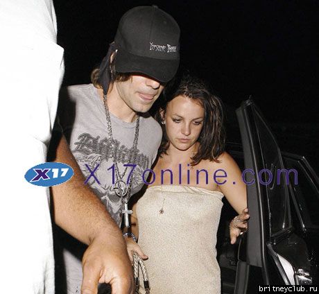 Бритни идет на обедbritney-crissangel20.jpg(Бритни Спирс, Britney Spears)