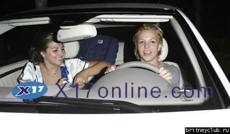 Бритни и Элли обедают в Taco Bellbritney-tacobell03.JPG(Бритни Спирс, Britney Spears)