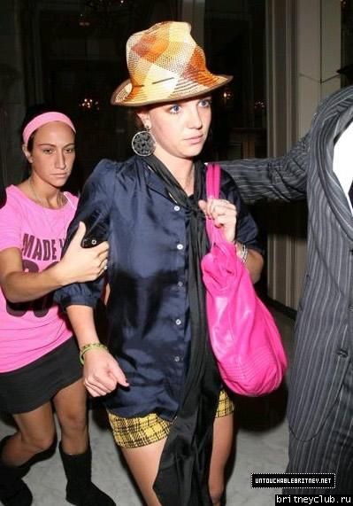 Бритни на шоппинге в центре Беверлиm5~2.jpg(Бритни Спирс, Britney Spears)