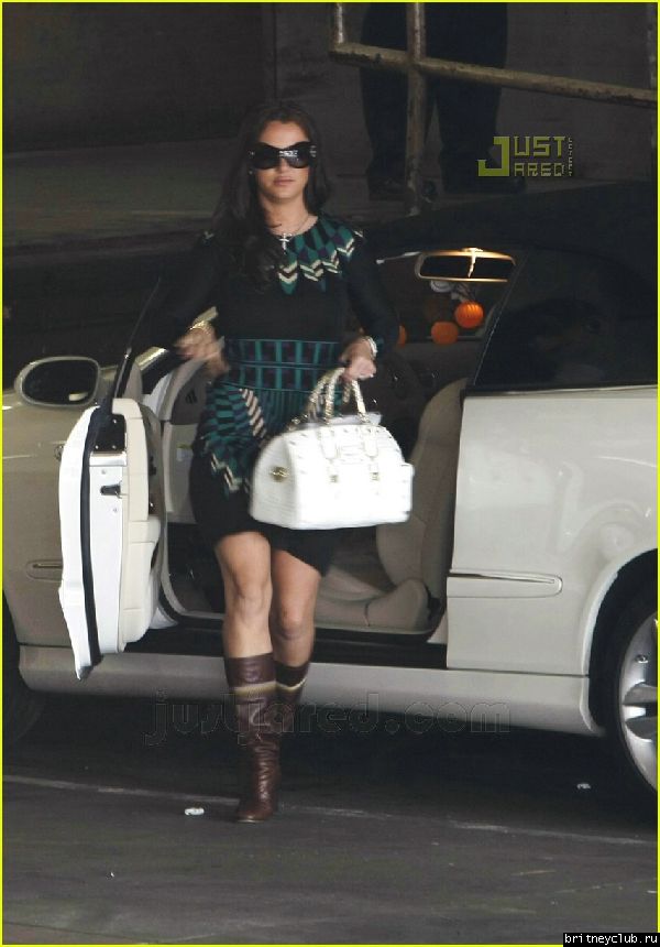 Бритни достигает здания суда - 26.10.2007britney-spears-court-07.jpg(Бритни Спирс, Britney Spears)