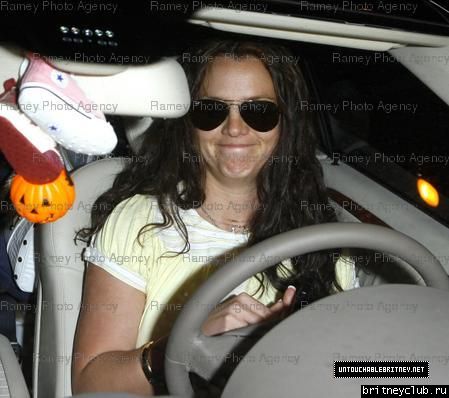 Бритни на бензоколонке в Малибу11~469.jpg(Бритни Спирс, Britney Spears)