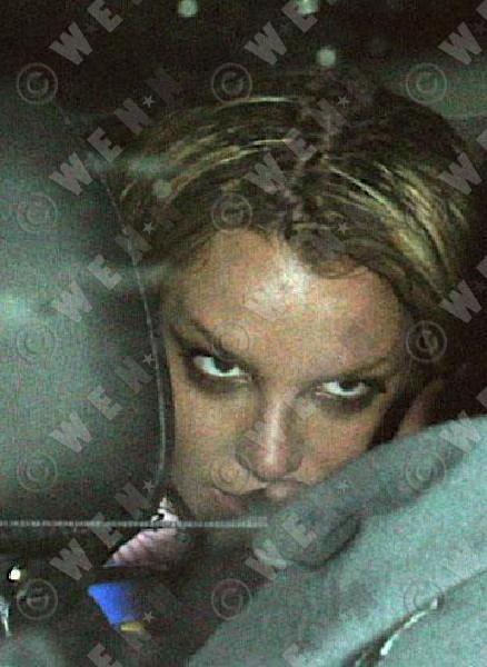 http://www.britneyclub.ru/i/2007/11/02/britney-halloween47.jpg