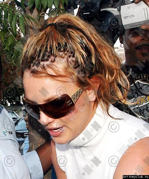 Бритни уезжает из магазина детской одежды2654973.jpg(Бритни Спирс, Britney Spears)