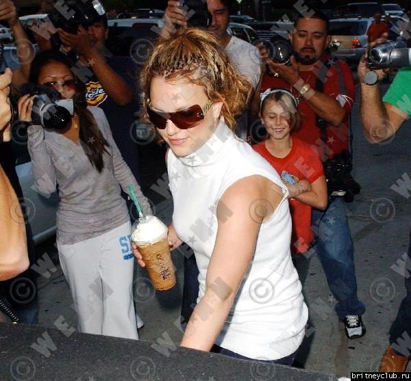 Бритни посещает Starbucks 2654995.jpg(Бритни Спирс, Britney Spears)