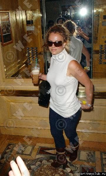 Бритни приехала в отель "Четыре сезона"2655008.jpg(Бритни Спирс, Britney Spears)