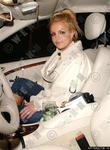 Бритни в магазине люстр и обедает в Mirabellebritney-mirabelle17.jpg(Бритни Спирс, Britney Spears)