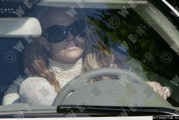 Бритни покупает новую машинуbritney-mercades28.jpg(Бритни Спирс, Britney Spears)