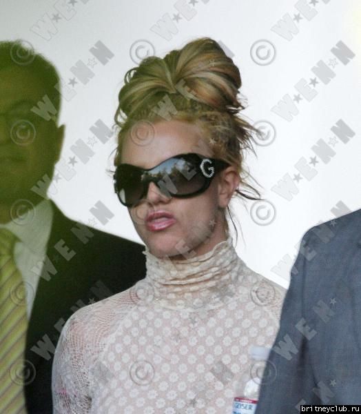 Бритни покупает новую машинуbritney-mercades42.jpg(Бритни Спирс, Britney Spears)