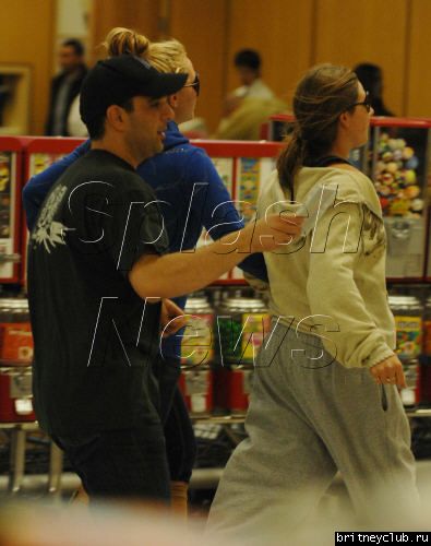 Бритни направляется в магазин Ritz-Carlton в Лас Вегасе (11 ноября 2007)britney-vegas07.jpg(Бритни Спирс, Britney Spears)