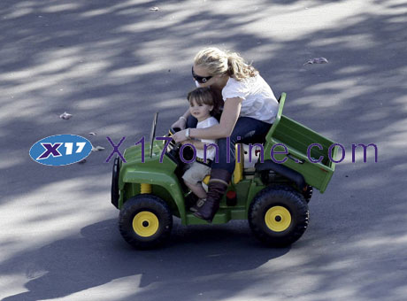 http://www.britneyclub.ru/i/2007/11/20/britney-kids03.jpg