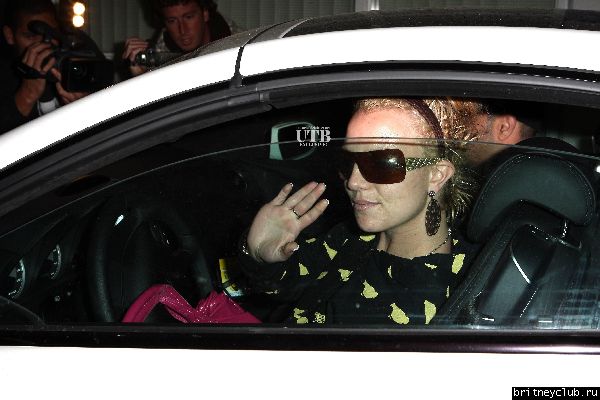 Бритни на шоппинге в  Virgin Records в Лос Анжелесе5~7.JPG(Бритни Спирс, Britney Spears)