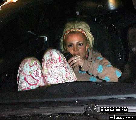 Бритни, подьезжает к месту съемок нового клипа21.jpg(Бритни Спирс, Britney Spears)