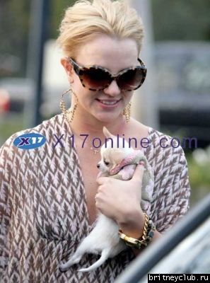Бритни с Шоном покупают шенкаnormal_BSpearsFIRSTSTEP011007_11.jpg(Бритни Спирс, Britney Spears)