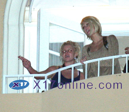 http://www.britneyclub.ru/i/2007/12/04/BSPEARSBALCONY120107_01.jpg