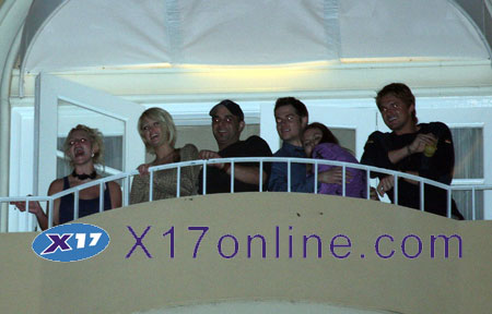 http://www.britneyclub.ru/i/2007/12/04/BSPEARSBALCONY120107_17.jpg