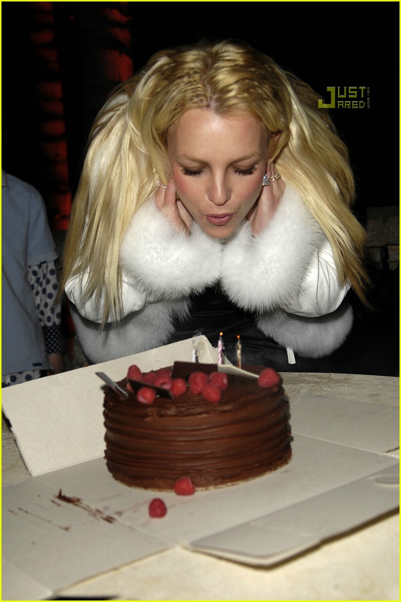 http://www.britneyclub.ru/i/2007/12/04/britney-cake01.jpg