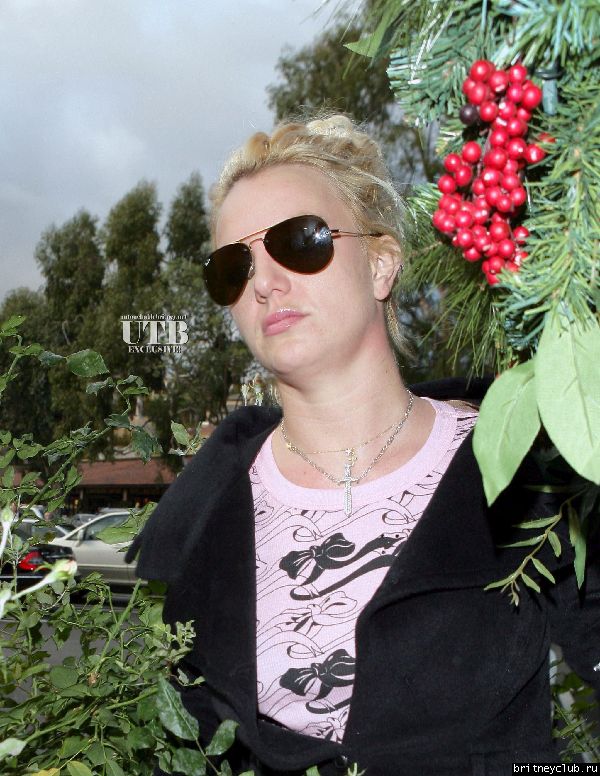 Бритни и Элли в Starbucks73~1.JPG(Бритни Спирс, Britney Spears)