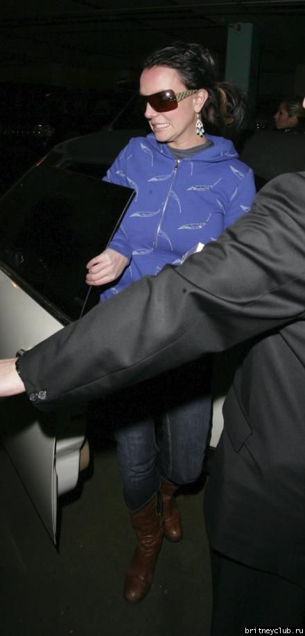 Бритни уезжает из отеля The Four Seasons6~2.jpg(Бритни Спирс, Britney Spears)