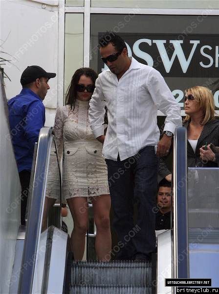 Бритни и Эднан идут на ланч в Gaucho GrillGoff_Spears_140108_39.jpg(Бритни Спирс, Britney Spears)