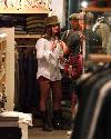 Бритни в бутике Kitson (Лос Анжелес) в 2 часа ночи