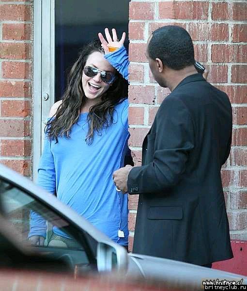 Бритни курит в студии Millenium Dance27.jpg(Бритни Спирс, Britney Spears)