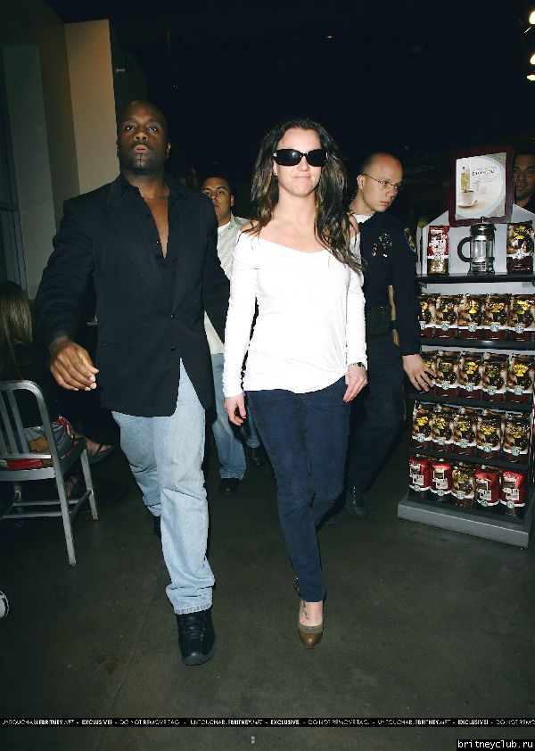 Бритни в StarbucksJALBA060904_052~2.jpg(Бритни Спирс, Britney Spears)