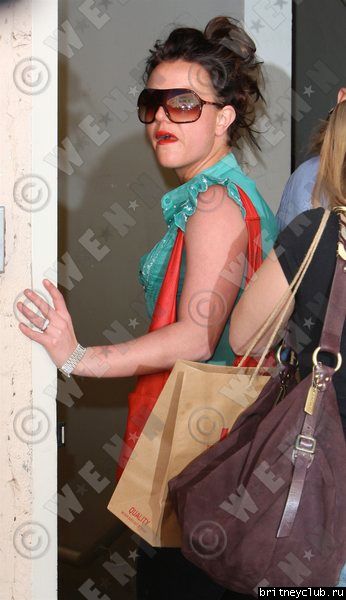 Бритни, после посещения церквиbritney-levis06.jpg(Бритни Спирс, Britney Spears)