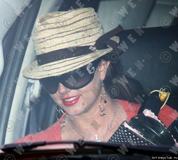 Бритни в студии Millennium Dancebritney-millennium02.jpg(Бритни Спирс, Britney Spears)