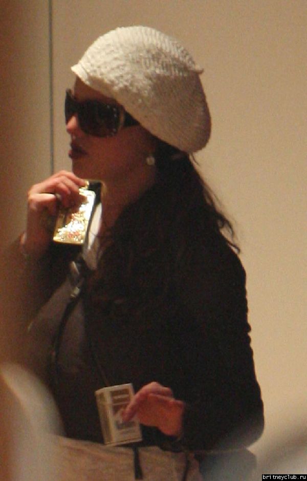 Бритни на шоппинге в Intermix на бульваре Робертсон0000001Britney_Spears_shopping_in_Los_Angeles_20_123_568lo_(3).JPG(Бритни Спирс, Britney Spears)