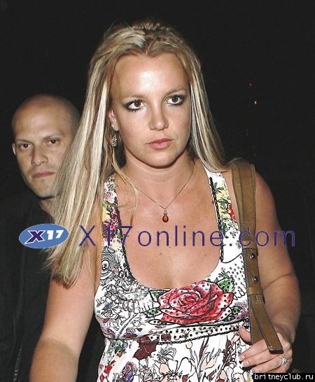 Бритни на обеде с мамой в Dominicks после аварииBSPEARSMOM041208_27.jpg(Бритни Спирс, Britney Spears)