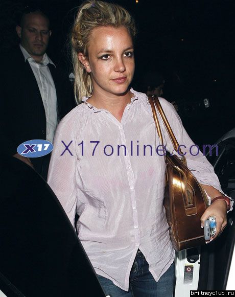 Бритни уезжает из студии звукозаписи1210270320918.jpg(Бритни Спирс, Britney Spears)