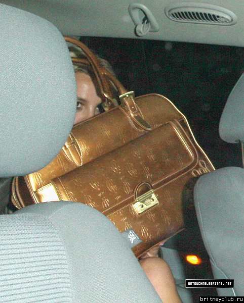 Бритни уезжает из ресторана Sur12719030.jpg(Бритни Спирс, Britney Spears)