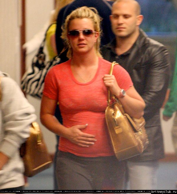 Бритни в на фитнесе в BallyBSpearsBelly051008_01.jpg(Бритни Спирс, Britney Spears)