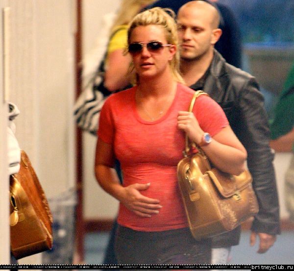 Бритни в на фитнесе в BallyBSpearsBelly051008_02.jpg(Бритни Спирс, Britney Spears)