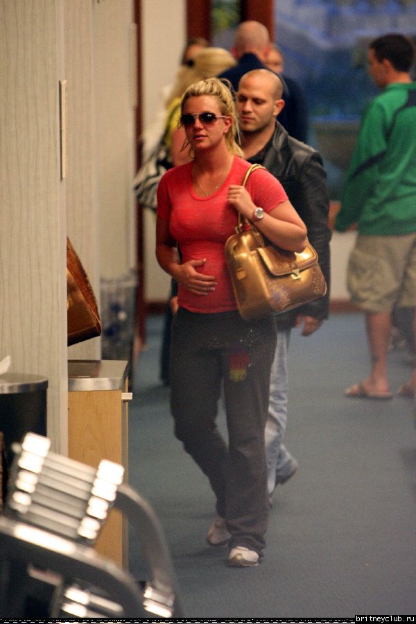 Бритни в на фитнесе в BallyBSpearsBelly051008_05.jpg(Бритни Спирс, Britney Spears)