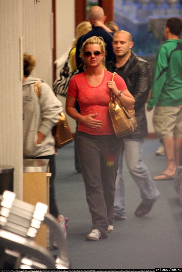 Бритни в на фитнесе в BallyBSpearsBelly051008_08.jpg(Бритни Спирс, Britney Spears)
