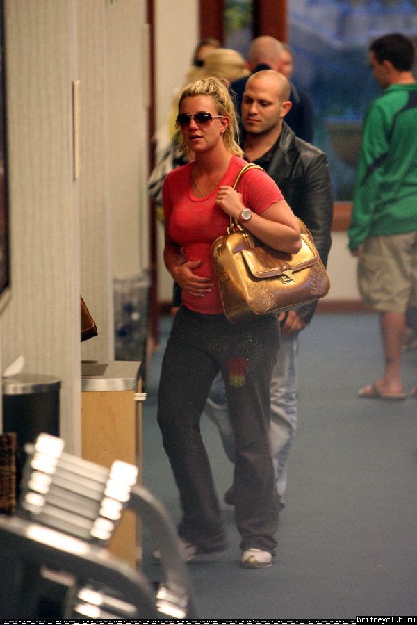 Бритни в на фитнесе в BallyBSpearsBelly051008_09.jpg(Бритни Спирс, Britney Spears)