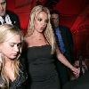 Бритни уезжает с вечеринки Christian Audigier 23 мая 2008 года