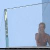 Бритни болтает по телефону на террасе в гостинице The Palms 15 июня 2008 года