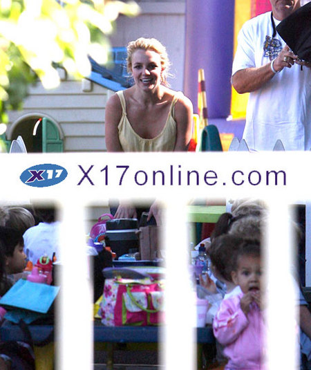 Бритни в школе со своими детьми(Бритни Спирс, Britney Spears)