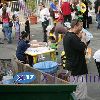 Кевин Федерлайн забирает сыновей из школы