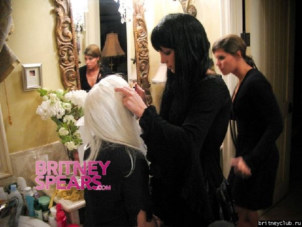 Бритни с детьми отмечают Halloweengallery_enlarged-britney-spears-halloween-girls-1-110408.jpg(Бритни Спирс, Britney Spears)