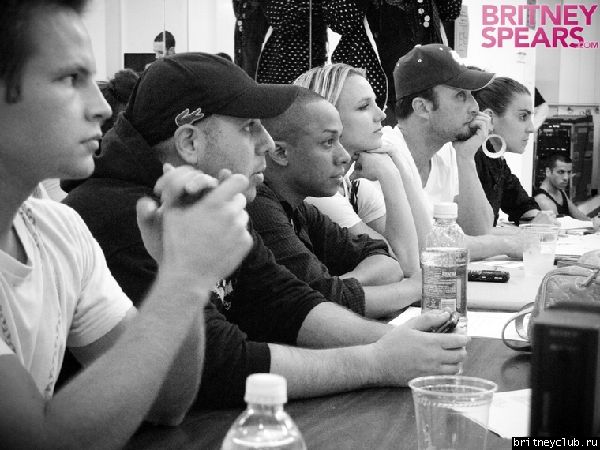 Бритни отбирает новых танцоровgallery_enlarged-britney-spears-dance-auditions-111108-07.jpg(Бритни Спирс, Britney Spears)