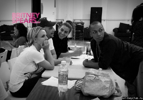 Бритни отбирает новых танцоровgallery_enlarged-britney-spears-dance-auditions-111108-09.jpg(Бритни Спирс, Britney Spears)