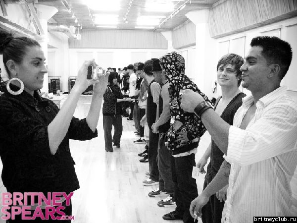Бритни отбирает новых танцоровgallery_enlarged-britney-spears-dance-auditions-111108-12.jpg(Бритни Спирс, Britney Spears)