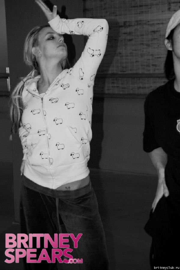 Бритни на танцевальной репетицииgallery_enlarged-britney-spears-dance-practice-111708-03.jpg(Бритни Спирс, Britney Spears)
